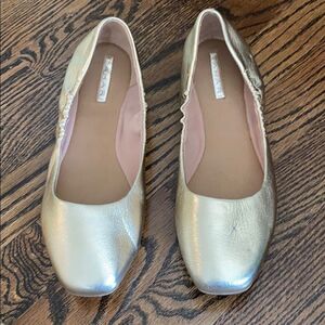Tahari Flats